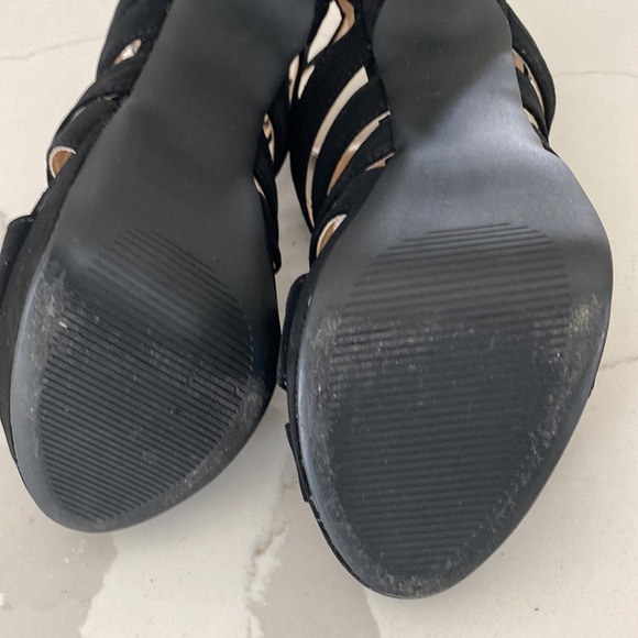 Charlotte Russe Faux Suede Heels - Picture 6 of 9